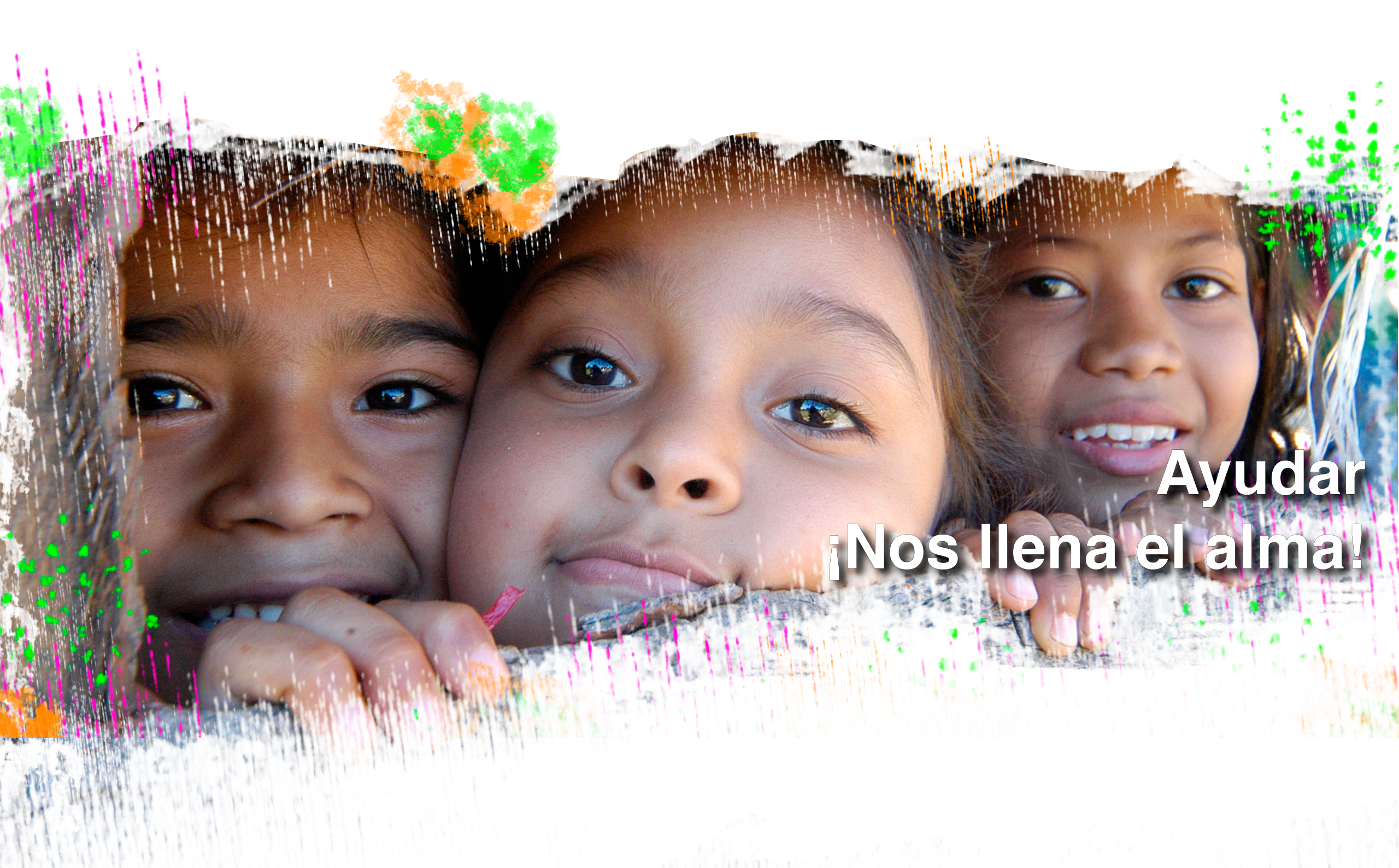 Tres niñas sonrientes asomadas detrás de un tronco, con la frase «Ayudar ¡Nos llena el alma!»